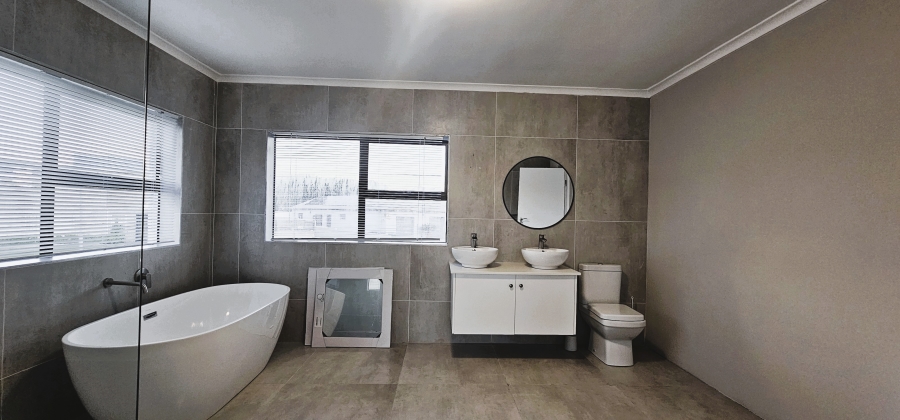 5 Bedroom Property for Sale in Myburgh Park Western Cape